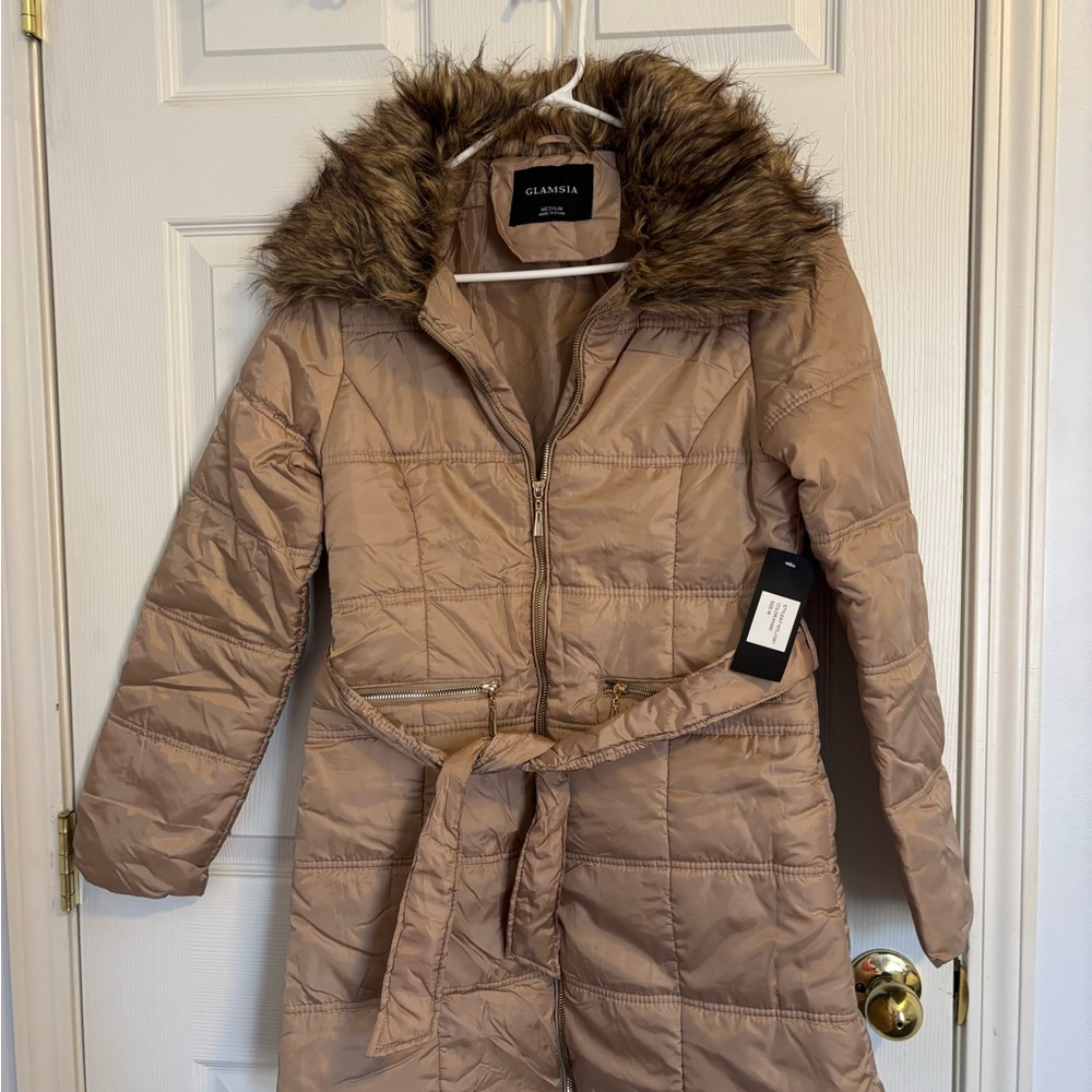 NWT Glamsia Tan Puffer Coat with Faux Fur collar M
